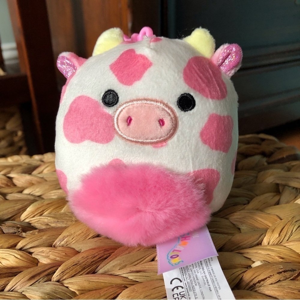 Squismallows Evangelica The Cow clip, Valentine’s Day, Limited Edition 3.5”